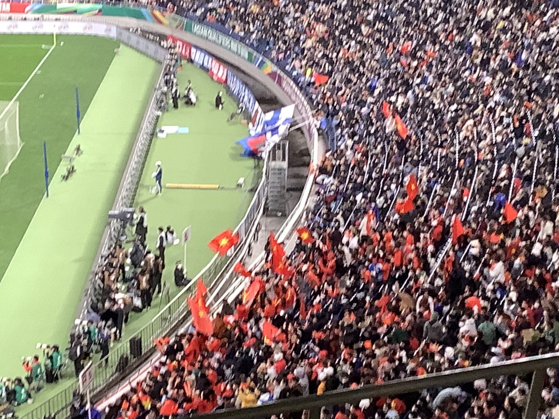 サッカーベトナムサポーター 炎上理由 批判殺到は大声の歓声がひどい マナーやルール違反 Anser